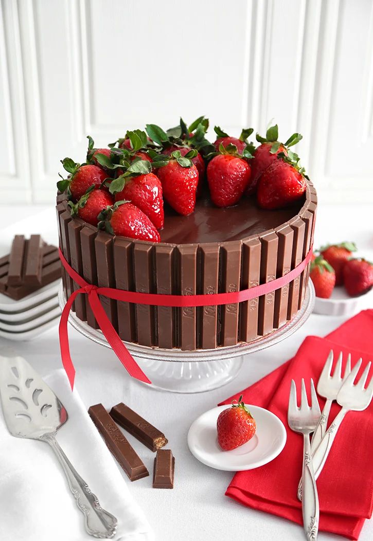 KitKat Cake